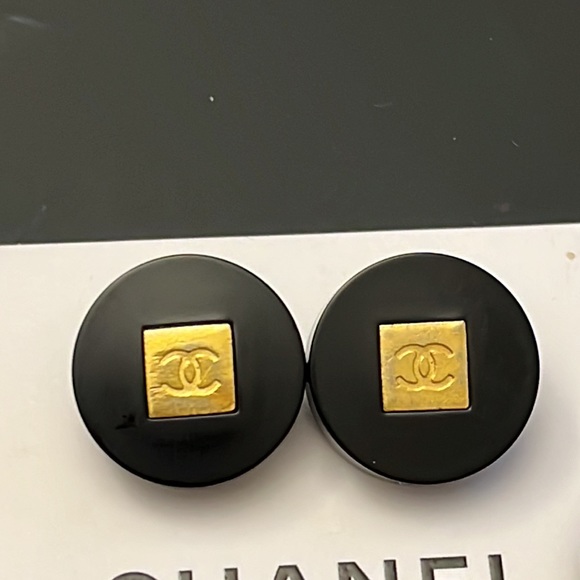 SOLDđź’” AUTHENTIC!! Lot Of 6 Chanel Vintage CC Buttons Gold Black 1990s - Picture 2 of 11